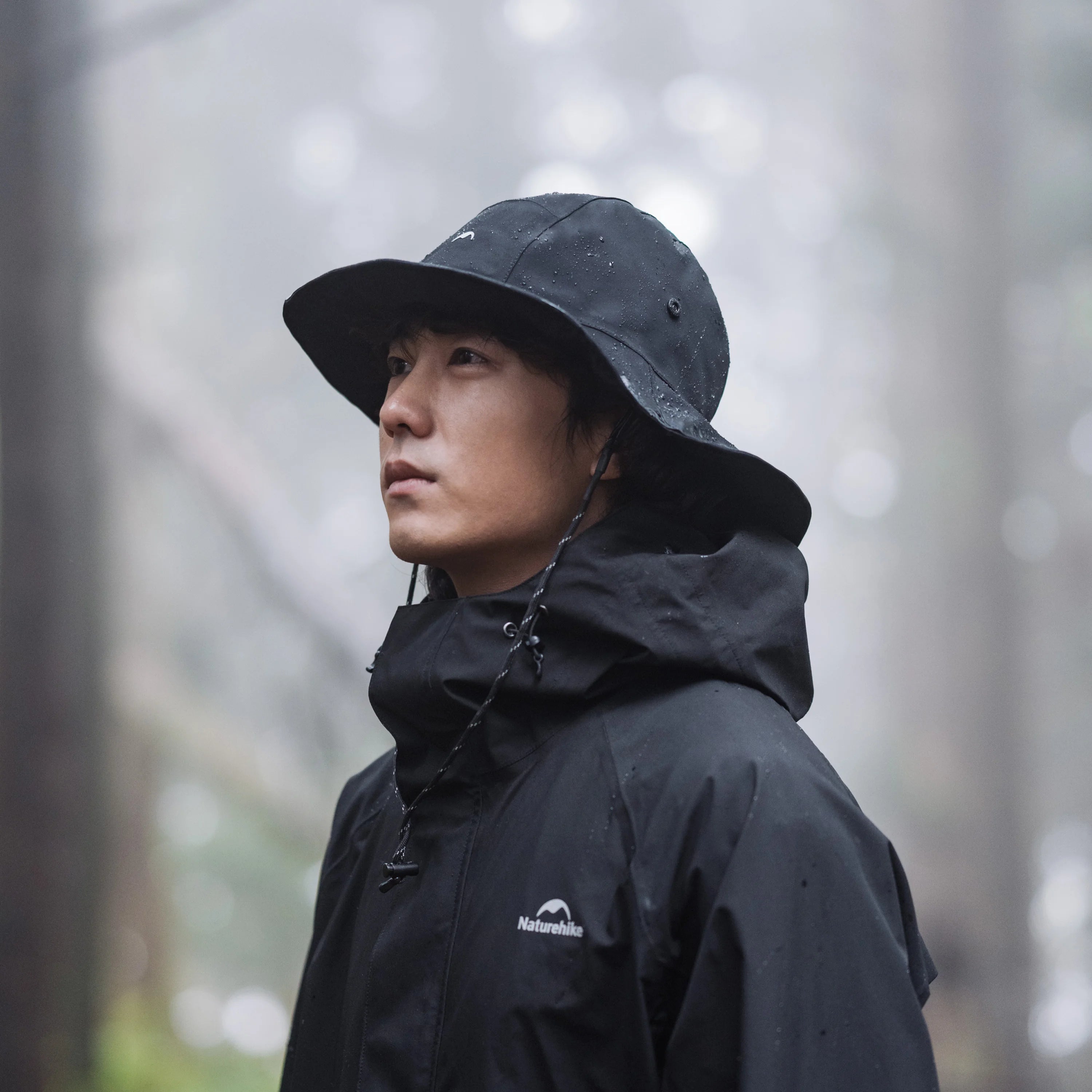 Chapeau pluie large bord voyageur