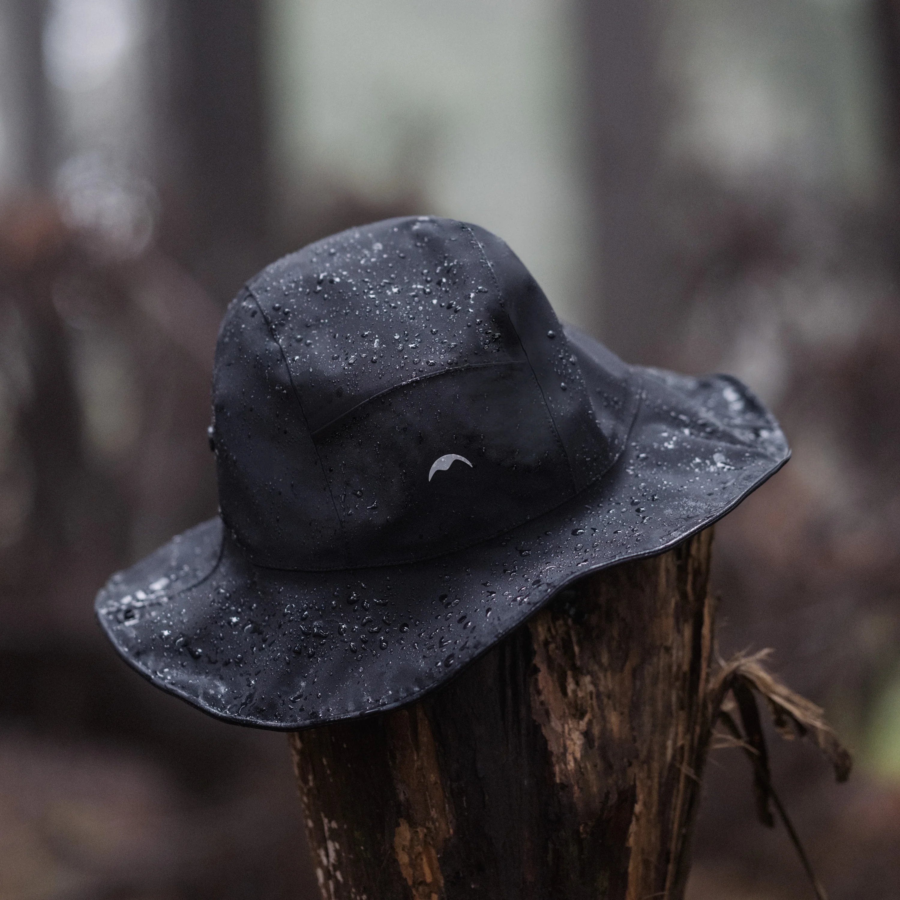Chapeau pluie large bord voyageur