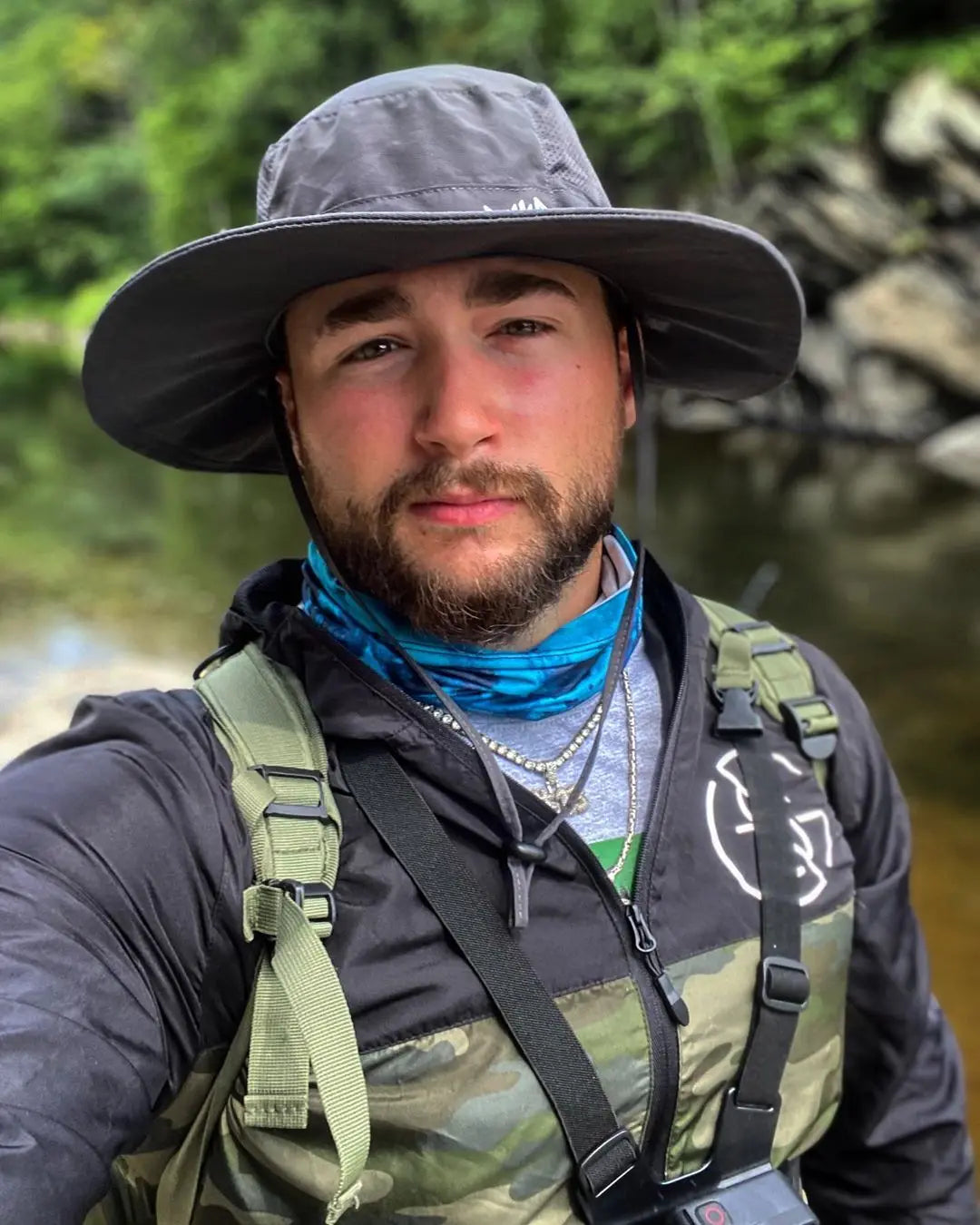 Chapeau pluie large bord style majestueux